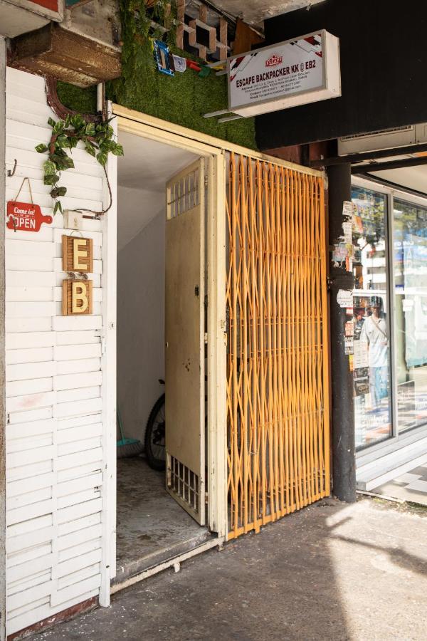 Escape Backpackers Kk Hostel Kota Kinabalu Bagian luar foto